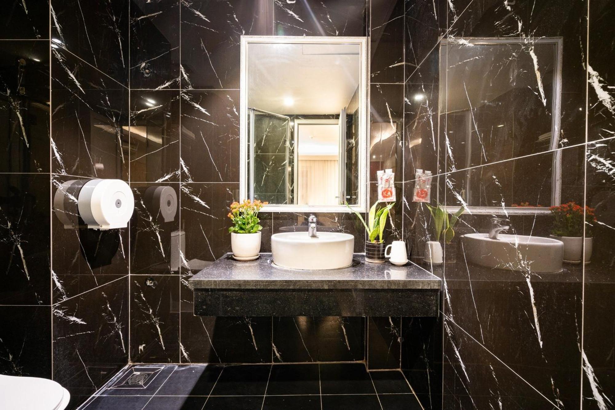 Kieu Anh Hotel - 81 Trung Kinh - By Bay Luxury 河内 外观 照片